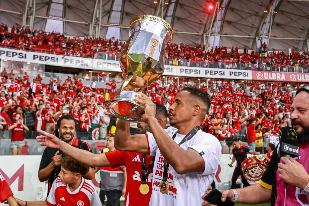 Fernando, campeão gaúcho pelo Inter – Foto: Maxi Franzoi/AGIF