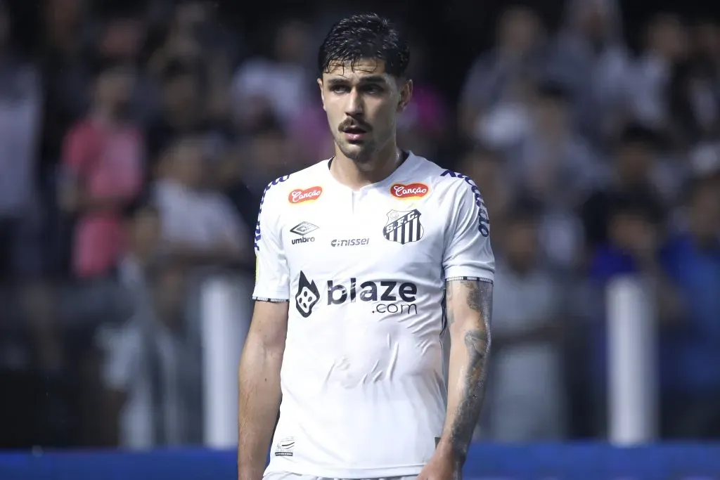 João Basso ainda não convenceu em 2025. Foto: Reinaldo Campos/AGIF