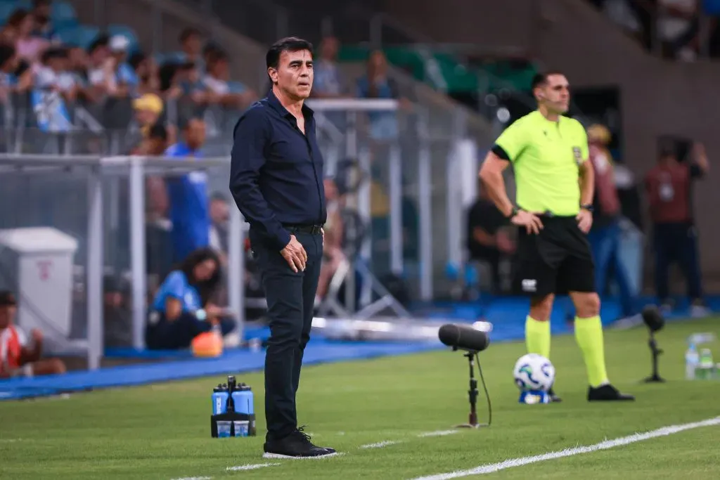 Quinteros no comando do Grêmio na vitória sobre o Atlético-MG. Foto: Maxi Franzoi/AGIF