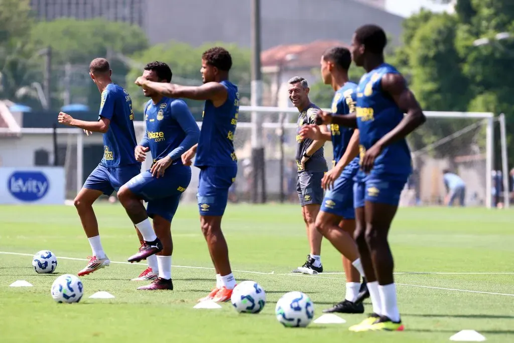 Elenco treinando no CT Rei Pelé. Foto: Mauricio De Souza/AGIF