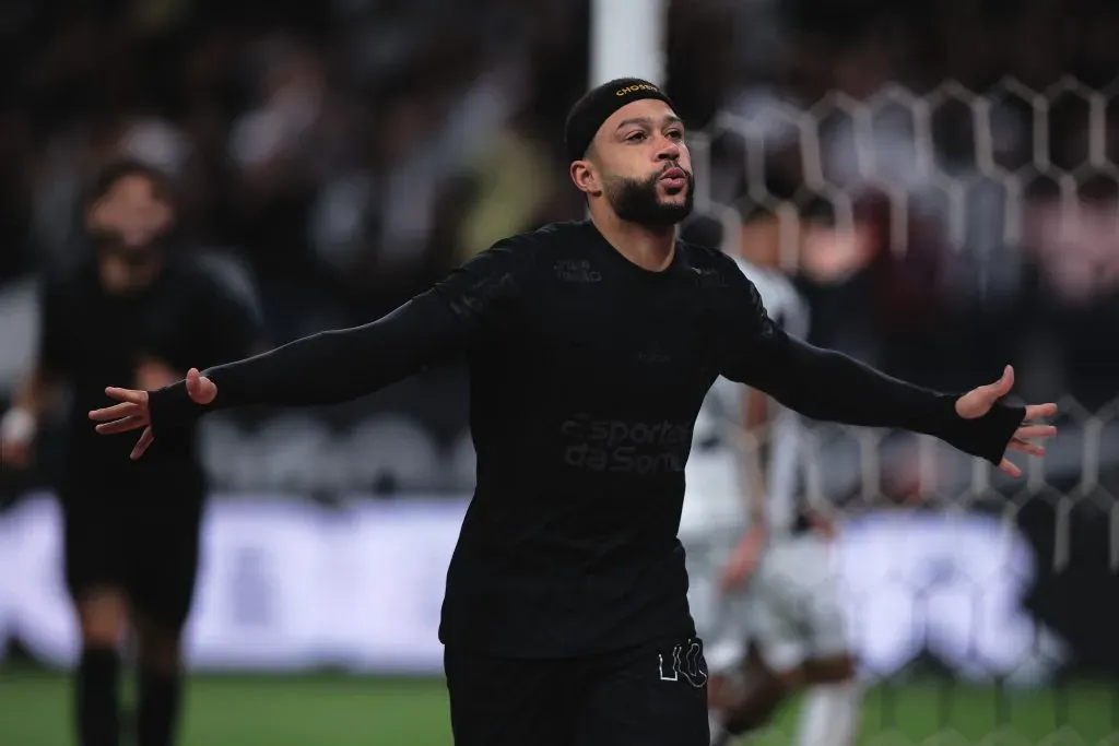 Com grande atuação de Depay, Corinthians goleou o Vasco pelo Brasileirão. Foto: Ettore Chiereguini/AGIF