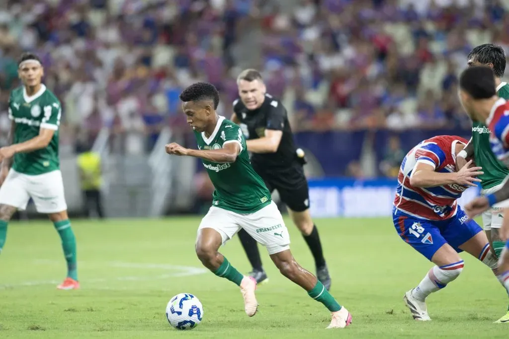 Estêvão em ação pelo Palmeiras. Foto: Baggio Rodrigues/AGIF