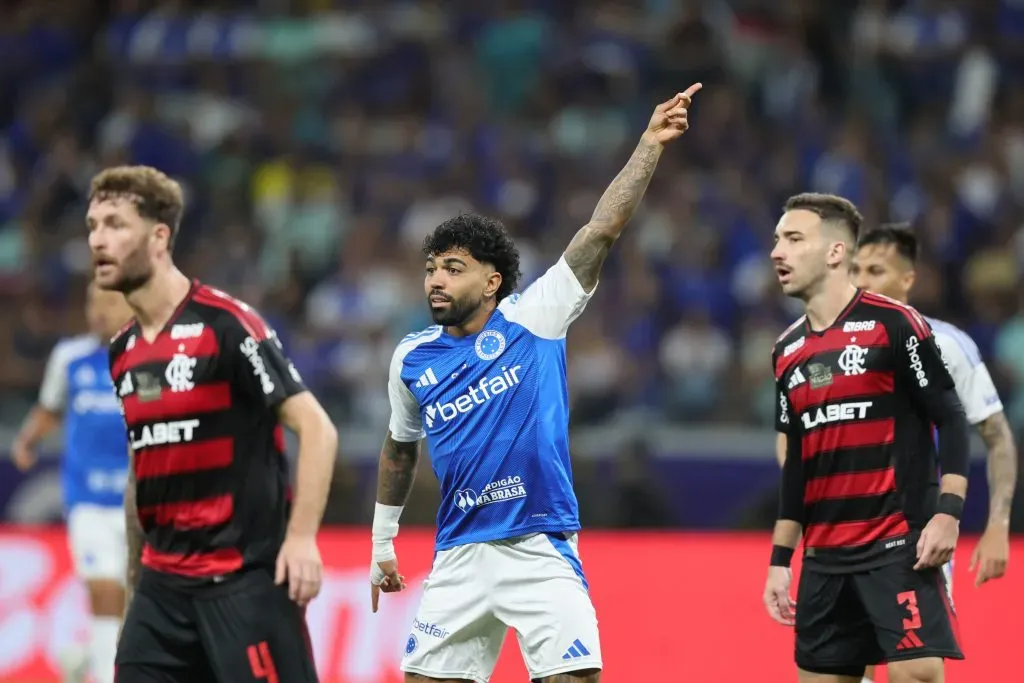 Gabriel Barbosa em ação diante do Flamengo. Foto: Gilson Lobo/AGIF