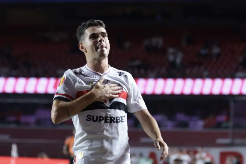 SP – SAO PAULO – 05/02/2025 – PAULISTA 2025, SAO PAULO X MIRASSOL – Oscar jogador do Sao Paulo comemora seu gol durante partida contra o Mirassol no estadio Morumbi pelo campeonato Paulista 2025. Foto: Marcello Zambrana/AGIF