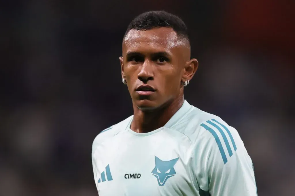 Marquinhos durante compromisso pela Raposa. Foto: Gilson Lobo/AGIF