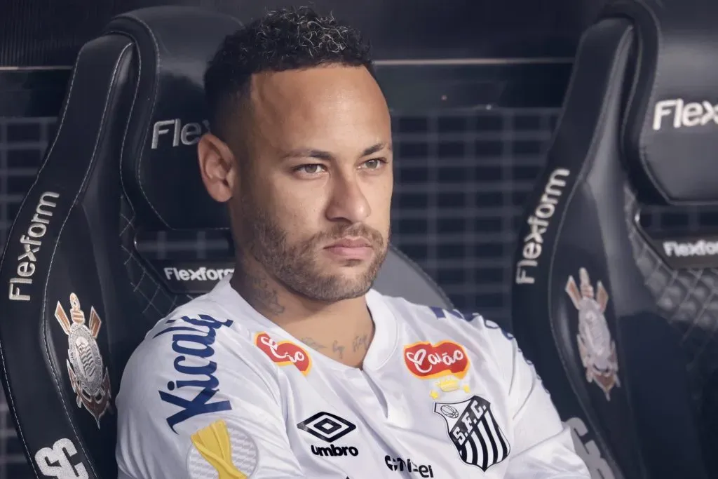 Neymar durante partida pelo Santos. Foto: Marcello Zambrana/AGIF