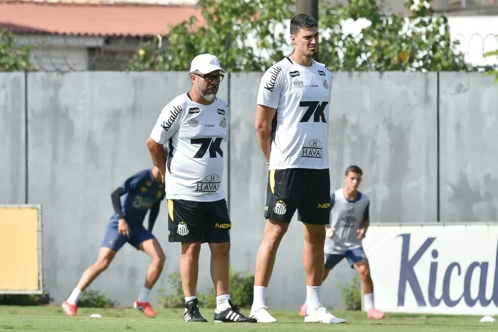 Cleber Xavier durante treino do Santos. Foto: JOTA ERRE/AGIF