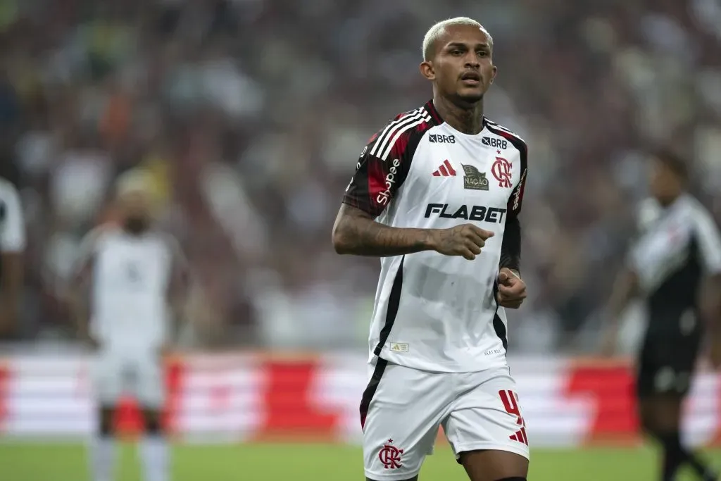 Wesley em partida pelo Flamengo. Foto: Jorge Rodrigues/AGIF