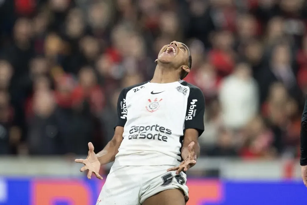 Gui Negão comemora seu gol contra o Athletico-PR, pela Copa do Brasil. Foto: Hedeson Alves/AGIF