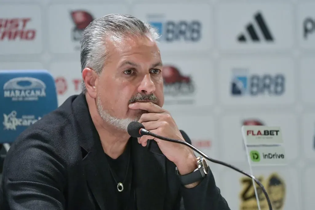Foto: Thiago Ribeiro/AGIF – José Boto tem a missão de conseguir as renovações dos contratos de peças importantes para o futuro do Mengão.