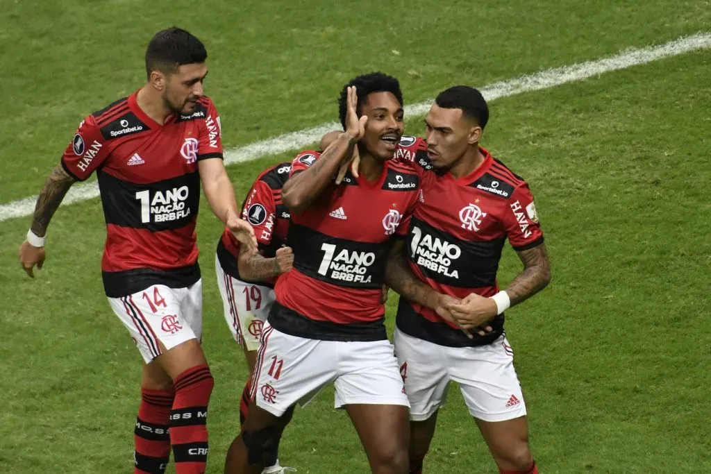 Vitinho marcou duas vezes na partida. Foto: Mateus Bonomi/AGIF