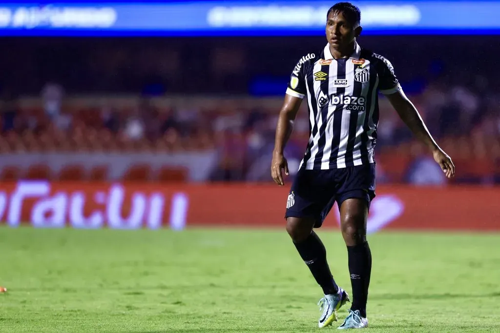 Morelos em partida pelo Peixe. Foto: Marcello Zambrana/AGIF