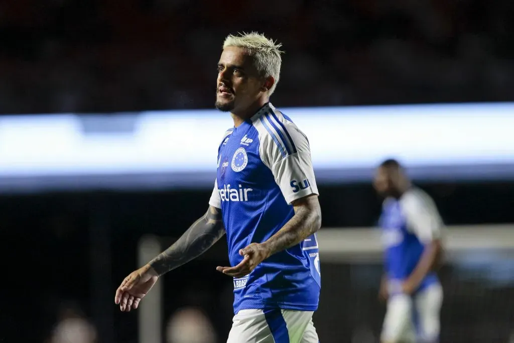 Fagner durante partida pelo Cruzeiro. Foto: Marco Miatelo/AGIF