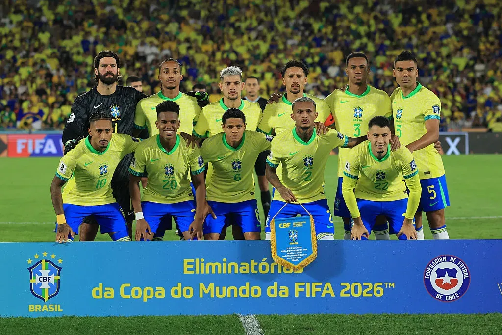 RIO DE JANEIRO, BRAZIL – SEPTEMBER 04: Players of Brazil pose for the team photo prior to the South American FIFA World Cup 2026 Qualifier match between Brazil and Chile at Maracana Stadium on September 04, 2025 in Rio de Janeiro, Brazil. (Photo by Buda Mendes/Getty Images)