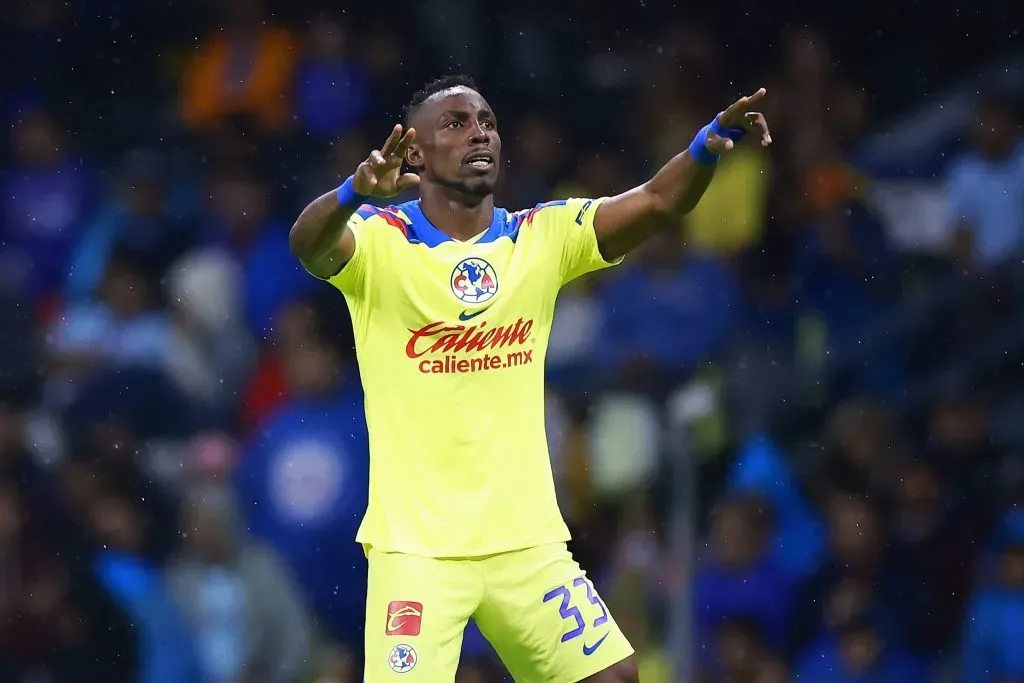 MEXICO CITY, MEXICO – SEPTEMBER 02: Julian Quiñones of America celebrates after scoring the team’s first goal during the 7th round match between Cruz Azul and America as part of the Torneo Apertura 2023 Liga MX at Azteca Stadium on September 02, 2023 in Mexico City, Mexico. (Photo by Hector Vivas/Getty Images)