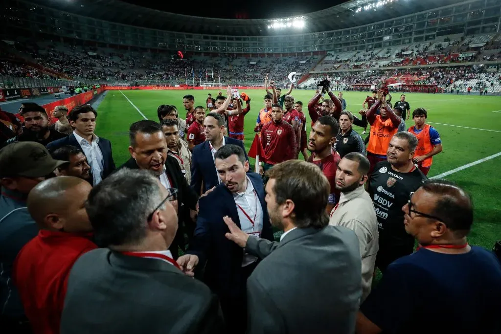 Incidentes en el partido entre Perú y Venezuela (Getty)