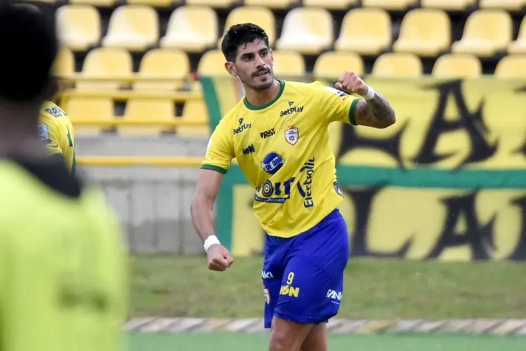 Santiago Gómez, del Real Cartagena vs. Bogotá, en el del Torneo BetPlay DIMAYOR II 2023 jugado en el estadio Jaime Morón León en la ciudad de Cartagena. Foto: VizzorImage / Javier García.