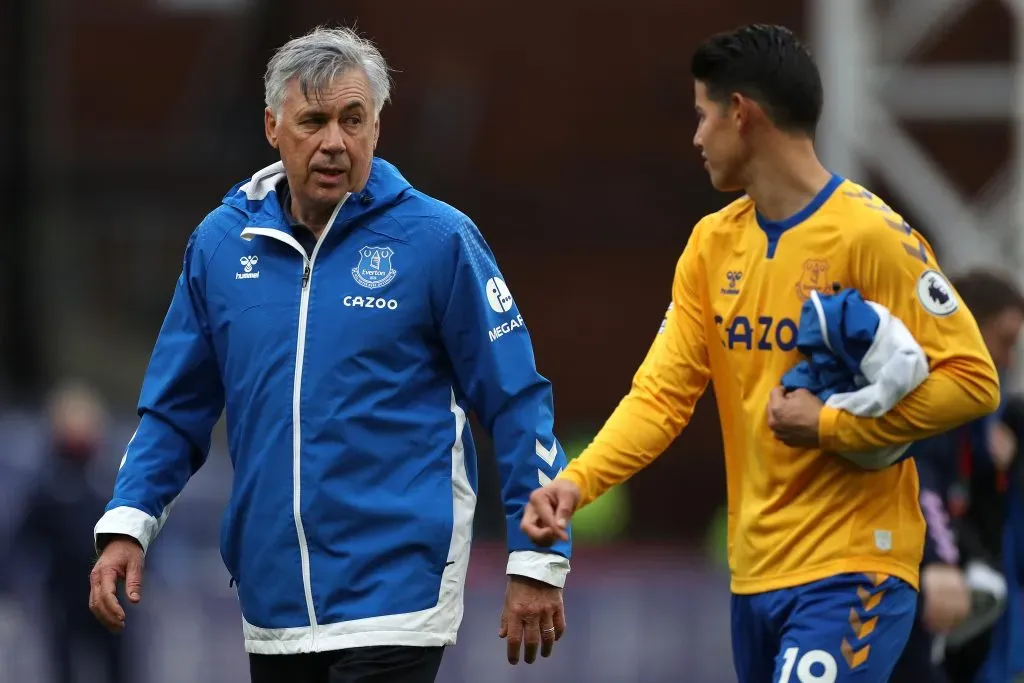 Carlo Ancelotti y James Rodríguez compartiendo en el Everton de Inglaterra. / Getty Images.