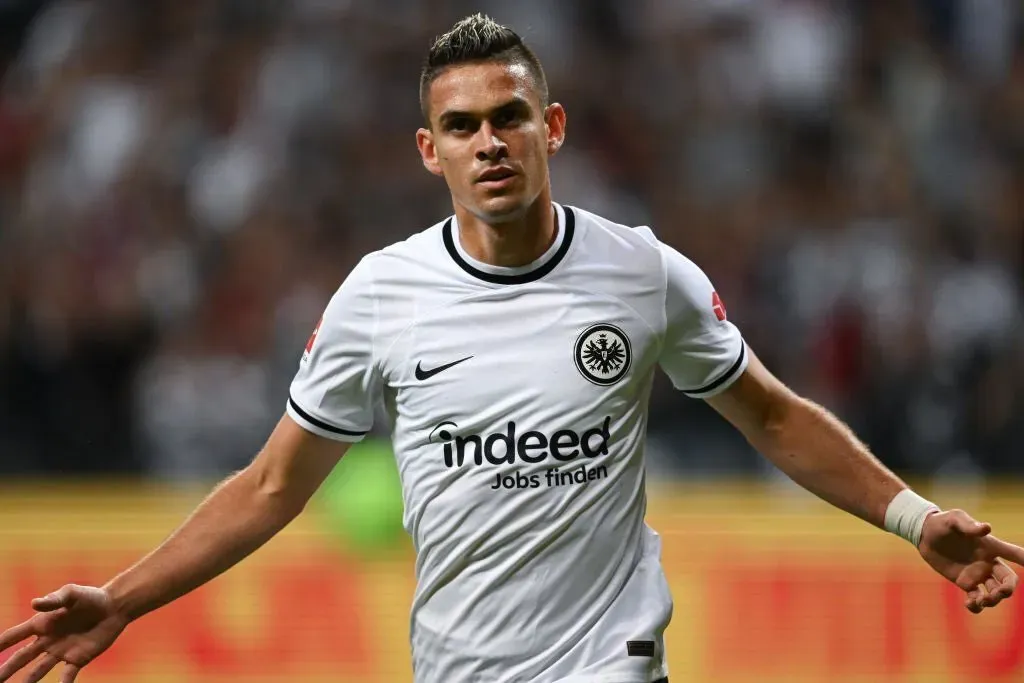 Santos Borré jugando en Eintracht Frankfurt. Foto: Eintracht Frankfurt.