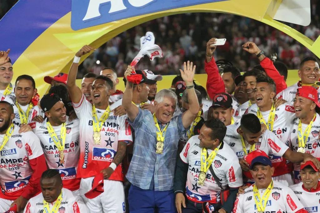 Julio Comesaña celebra el título de Liga 2019 con el Junior de Barranquilla. / VizzorImage.