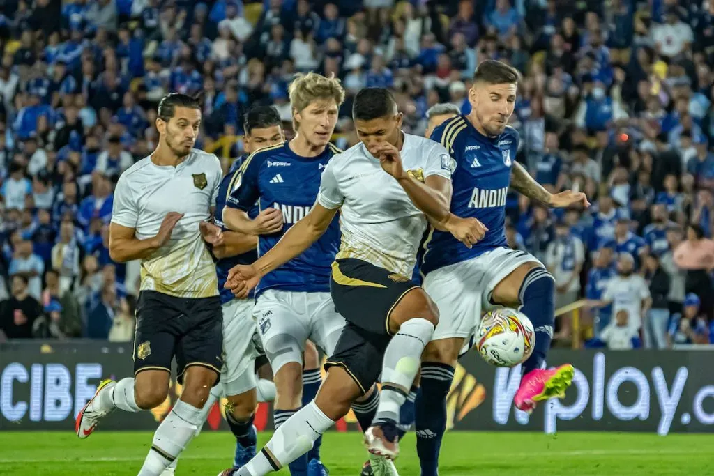 Jugadores de Millonarios y Águilas Doradas en la fecha 7 de la Liga BetPlay DIMAYOR I 2024. Foto: VizzorImage / Leonardo Castañeda.