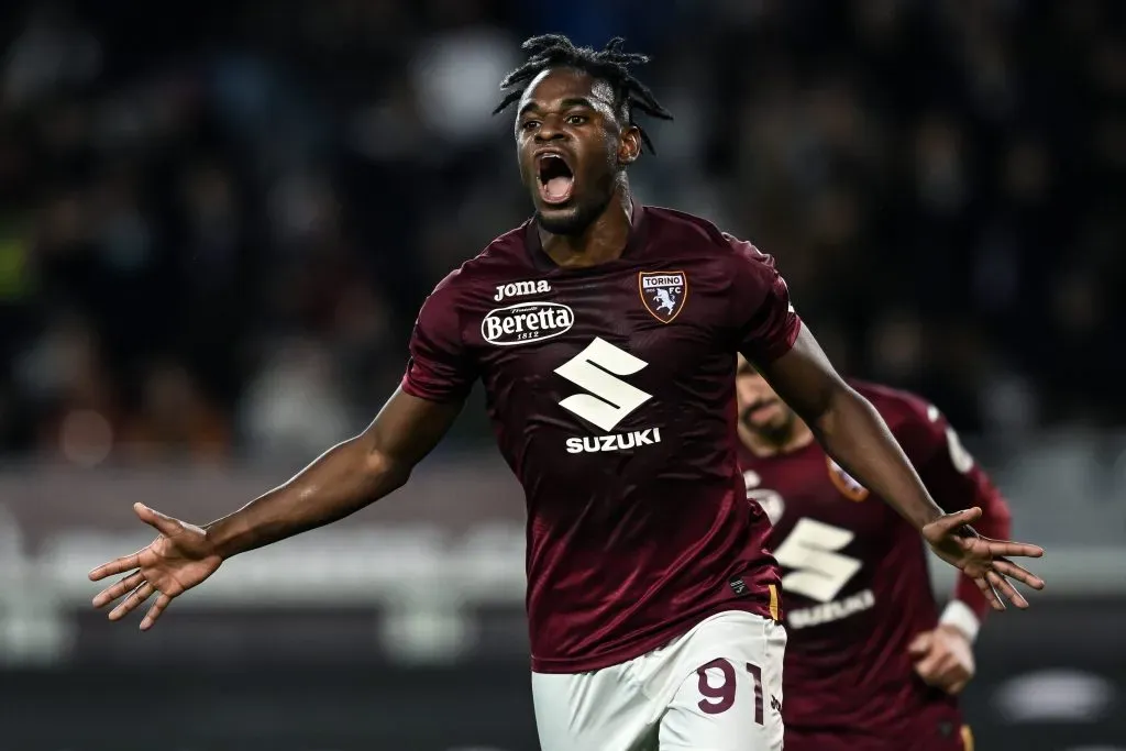 Duván Zapata festeja un gol más con el Torino ante la Fiorentina en la Serie A. / IMAGO.