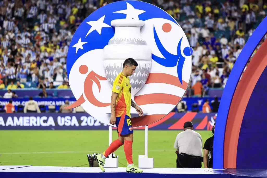 James Rodríguez de camino a recibir el premio MVP de la Copa América 2024. (Photo by Buda Mendes/Getty Images)