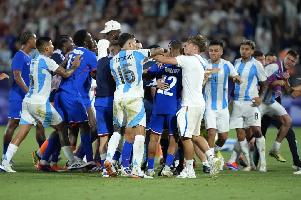 Vergonzosa pelea entre franceses y argentinos en lso JJ.OO París 2024. / Getty Images