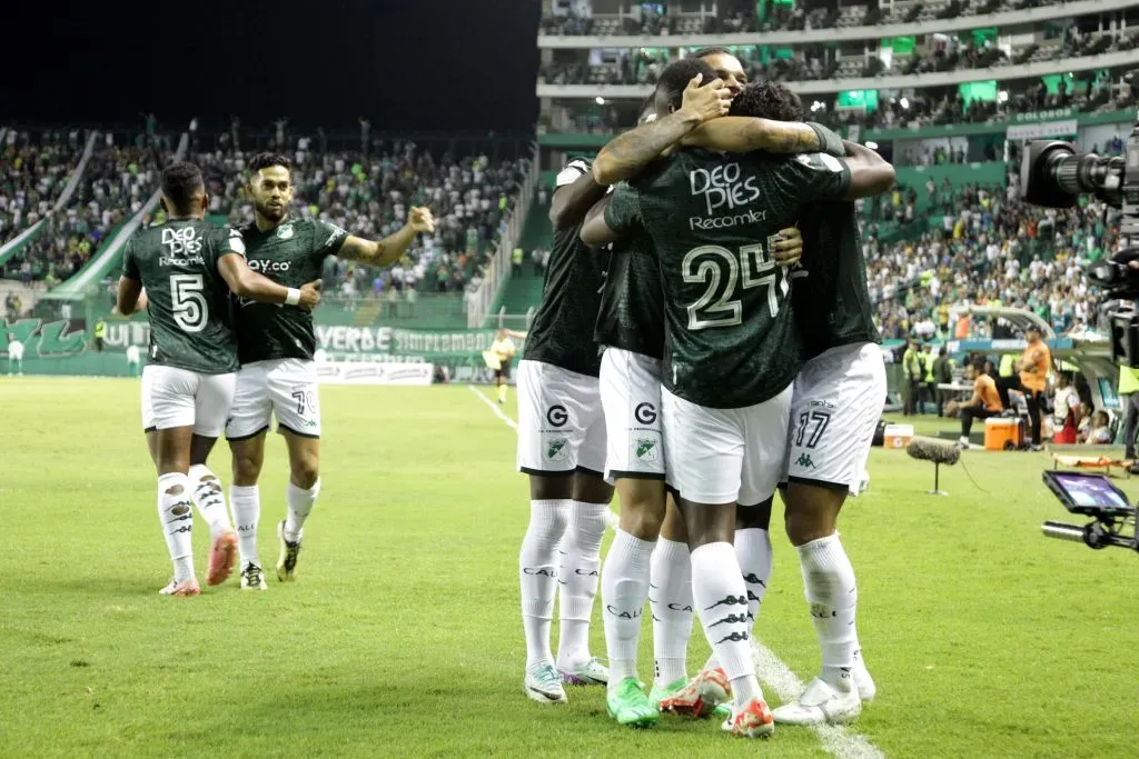 Deportivo Cali ante Santa Fe por la fecha 6 de la Liga BetPlay DIMAYOR II 2024. Foto: VizzorImage / Samir Rojas.