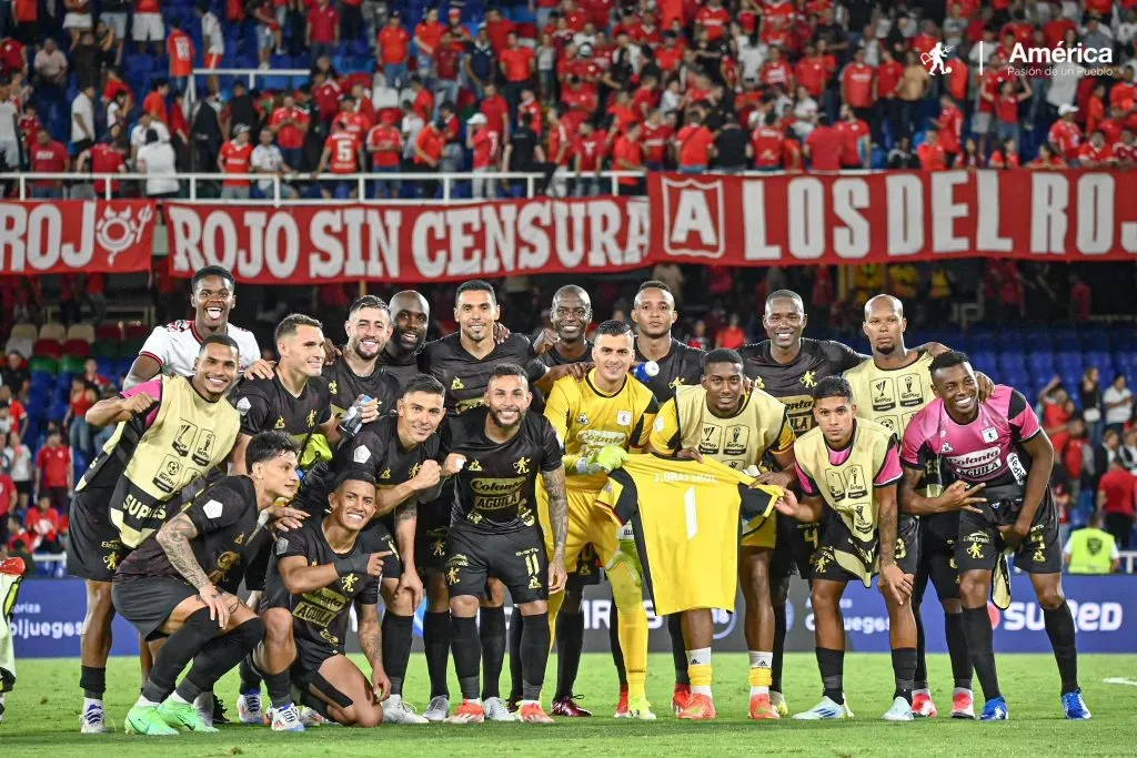 “Cada paso que damos lo hacemos JUNTOS. La victoria de anoche lleva tu nombre, Joel. ¡Vamos, campeón! #FuerzaJoel”, dice América de Cali en X. Foto: Oficial América de Cali.