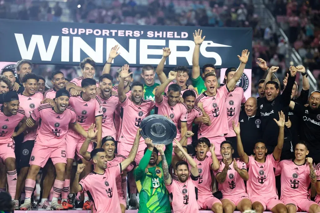 Inter de Miami celebra la consecusión de la Supporters Shield tras derrotar a NER. / Foto: Getty Images.