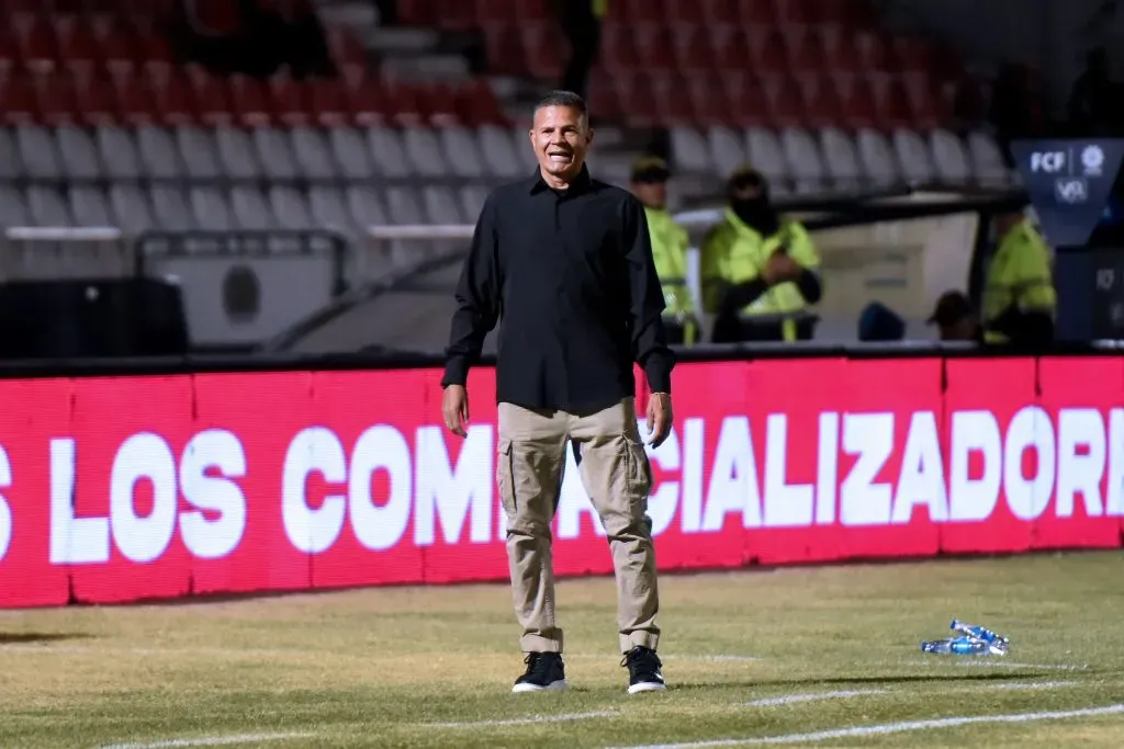 Juan Carlos Álvarez con Boyacá Chicó ante Junior por la fecha 5 de la Liga BetPlay DIMAYOR I 2025. Foto: VizzorImage / Edward Leguizamon.