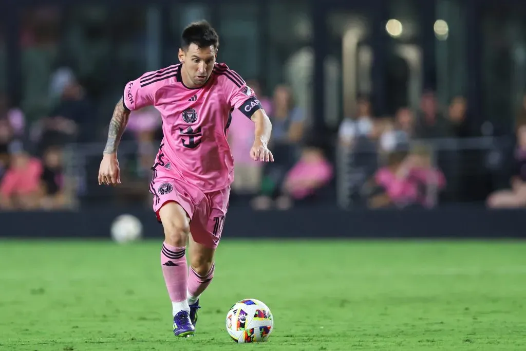 FORT LAUDERDALE, FLORIDA – JUNE 01: Lionel Messi #10 of Inter Miami controls the ball during the second half of the game against St. Louis City at Chase Stadium on June 01, 2024 in Fort Lauderdale, Florida. (Photo by Megan Briggs/Getty Images)