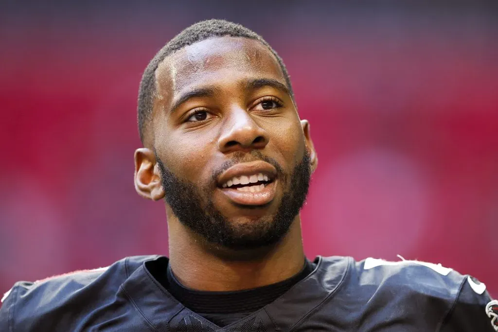 ATLANTA, GEORGIA – NOVEMBER 05: Kyle Pitts #8 of the Atlanta Falcons looks on before the game against the Minnesota Vikings at Mercedes-Benz Stadium on November 05, 2023 in Atlanta, Georgia. (Photo by Alex Slitz/Getty Images)