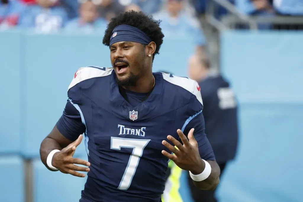 NASHVILLE, TENNESSEE – DECEMBER 24: Malik Willis #7 of the Tennessee Titans runs onto the field during the second half in the game against the Seattle Seahawks at Nissan Stadium on December 24, 2023 in Nashville, Tennessee. (Photo by Wesley Hitt/Getty Images)