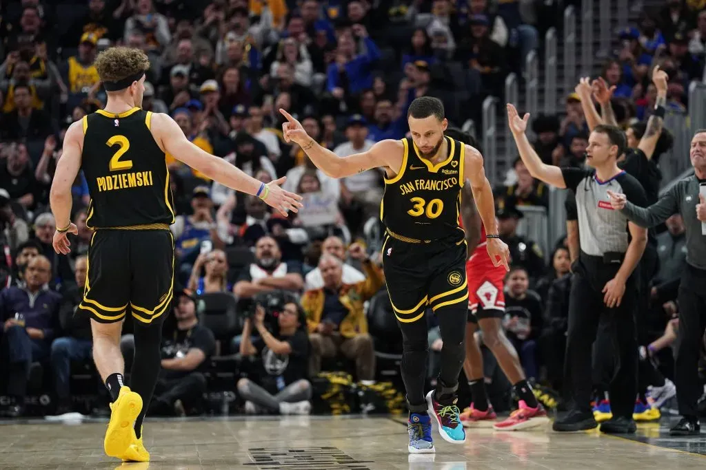 Brandin Podziemski #2 and Stephen Curry #30 of the Golden State Warriors celebrate a basket. Kavin Mistry/Getty Images