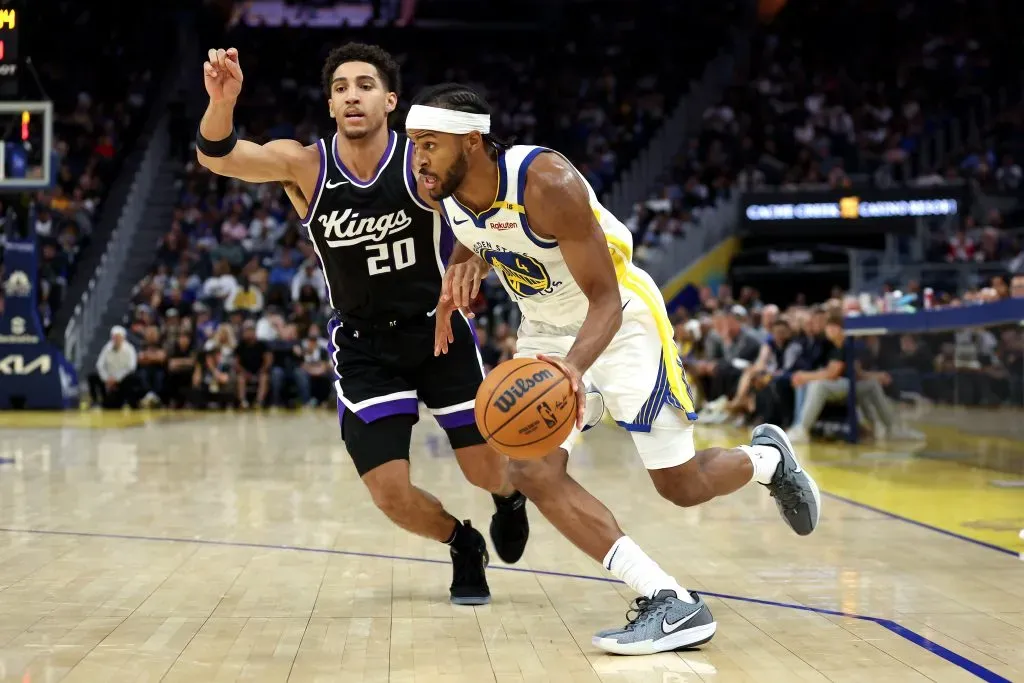 Moses Moody #4 of the Golden State Warriors is guarded by Colby Jones #20 of the Sacramento Kings. Ezra Shaw/Getty Images