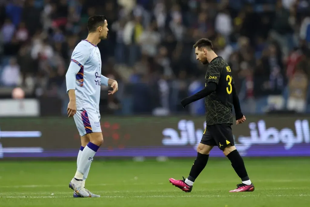 Cristiano Ronaldo y Lionel Messi se enfrentaron en Arabia Saudita en el partido de exhibición que disputaron el Riyadh (combinado de Al Nassr y Al Hilal) y PSG en enero. Getty Images.