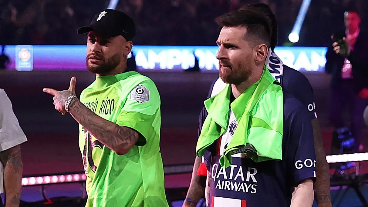 Neymar y Lionel Messi en la celebración del título de la Ligue 1 del PSG. Getty Images