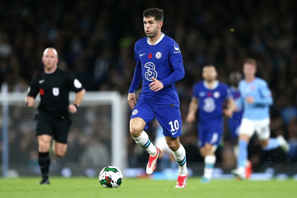MANCHESTER, ENGLAND – NOVEMBER 09: Christian Pulisic of Chelsea runs with the ball during the Carabao Cup Third Round match between Manchester City and Chelsea at Etihad Stadium on November 09, 2022 in Manchester, England. (Photo by Jan Kruger/Getty Images)