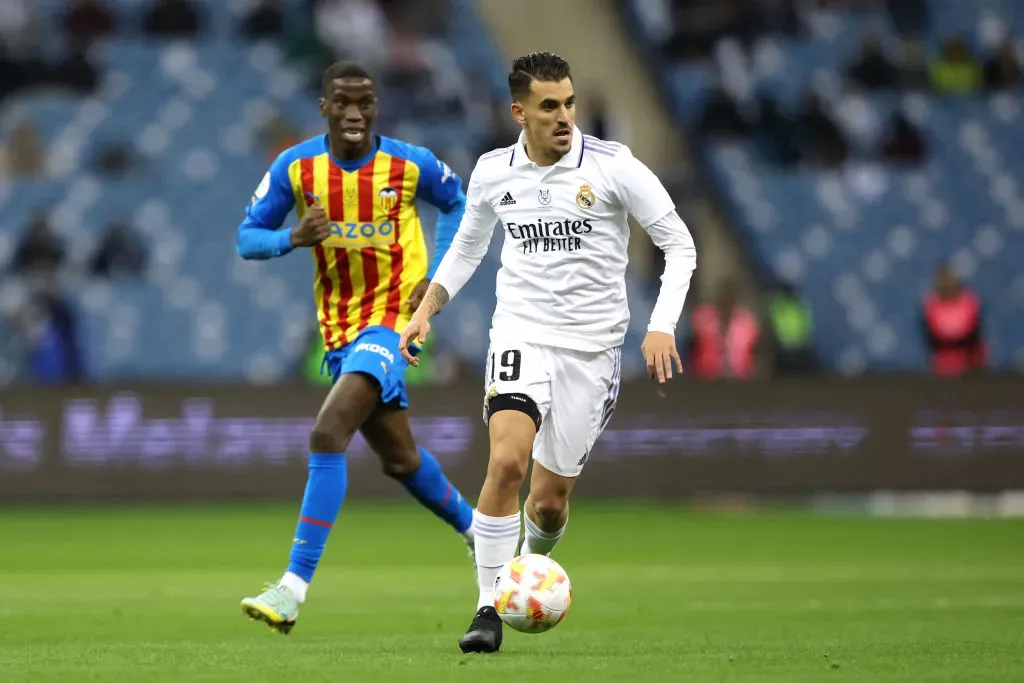 RIYADH, SAUDI ARABIA – JANUARY 11: Dani Ceballos of Real Madrid runs with the ball during the Super Copa de Espana match between Real Madrid and Valencia CF at King Fahd International Stadium on January 11, 2023 in Riyadh, Saudi Arabia. (Photo by Yasser Bakhsh/Getty Images)