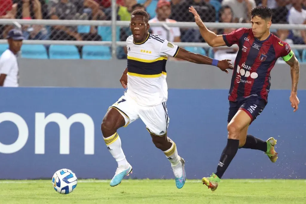¿Qué partidos se juegan hoy jueves 29 de junio de 2023?MATURIN, VENEZUELA – APRIL 06: Luis Advíncula of Boca Juniors competes for the ball with Rubén Ramírez of Monagas during a Copa CONMEBOL Libertadores 2023 group F match between Monagas and Boca Juniors at Estadio Monumental de Maturin on April 06, 2023 in Maturin, Venezuela. (Photo by Edilzon Gamez/Getty Images)