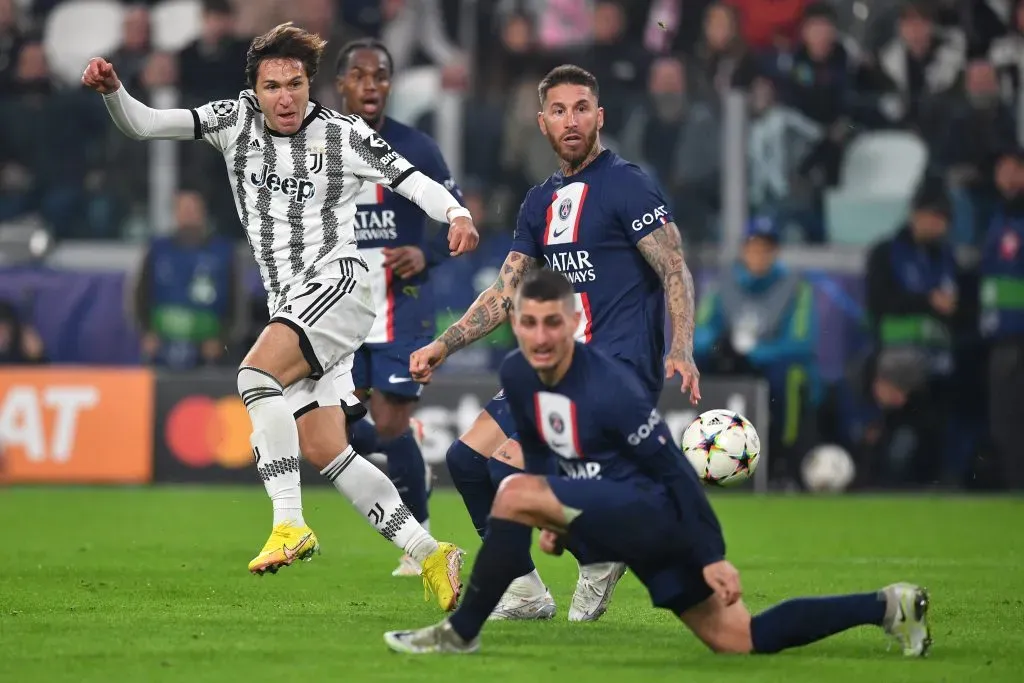 Fedeerico Chiesa enfrentando al que podría ser su próximo equipo. Getty Images.