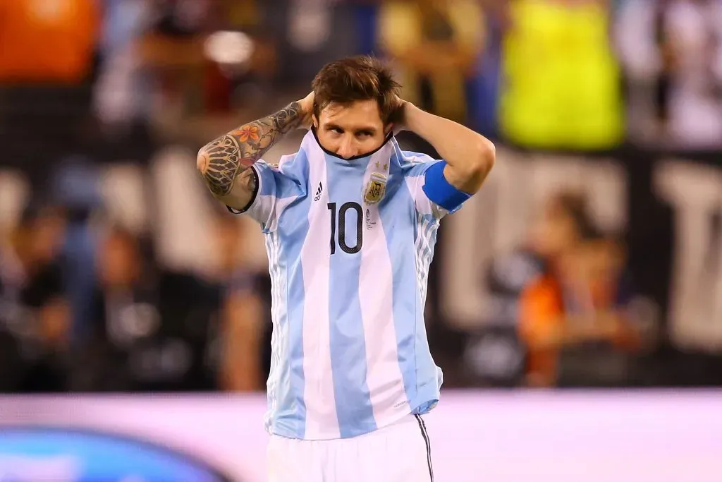 En la final de la Copa America Centenario de 2016, Argentina cayó por penales ante Chile y además de marcar el fin de la era Martino, significó la renuncia de Messi a la selección albiceleste. (Photo by Mike Stobe/Getty Images)