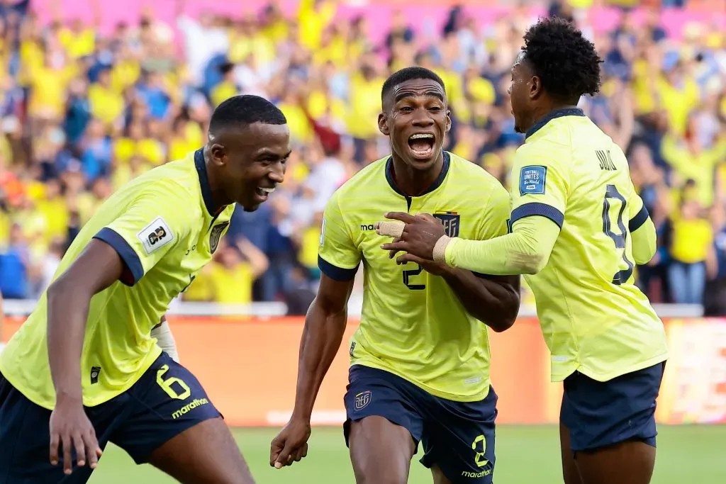 La Selección de Ecuador derrotó a Uruguay en el comienzo de las Eliminatorias con un doblete de Félix Torres. (Foto: GettyImages)
