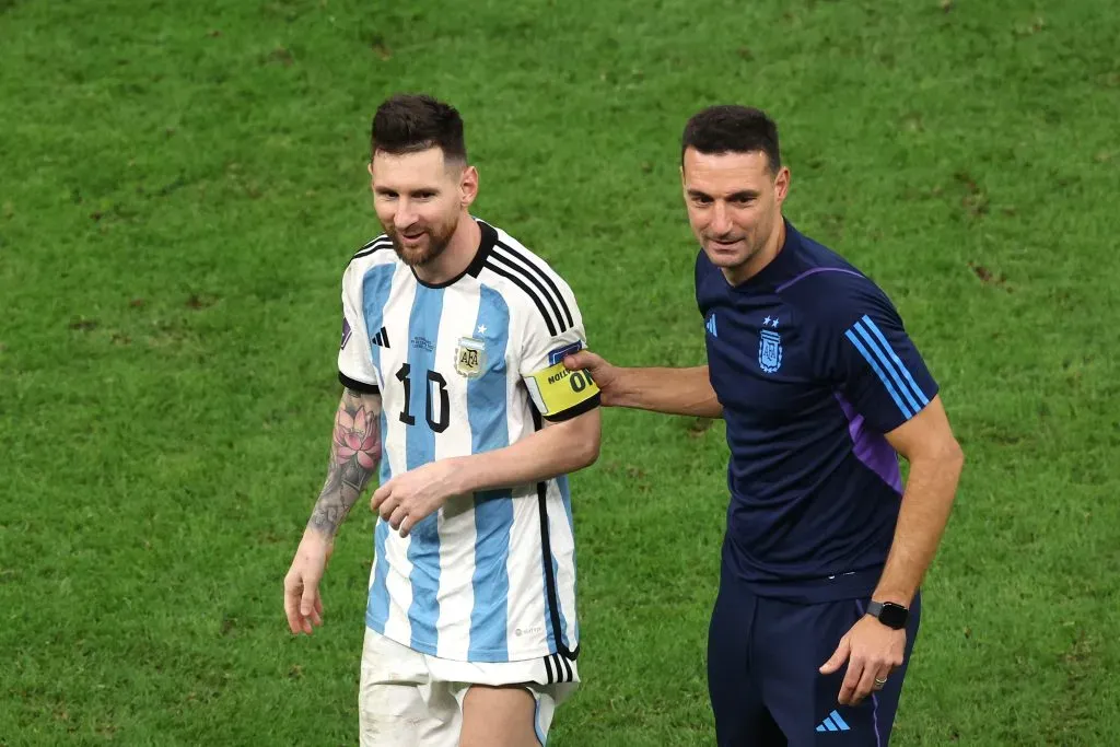 Lionel Messi con Scaloni en el Mundial Qatar 2022. (Foto: Getty).