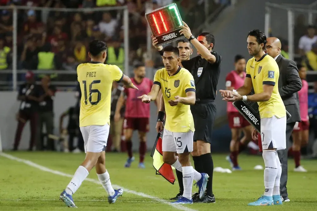 Félix Sánchez apenas movió el banco de suplentes al minuto 70′ cuando dio ingreso a Ángel Mena y Leonardo Campana. (FOTO: GettyImages)