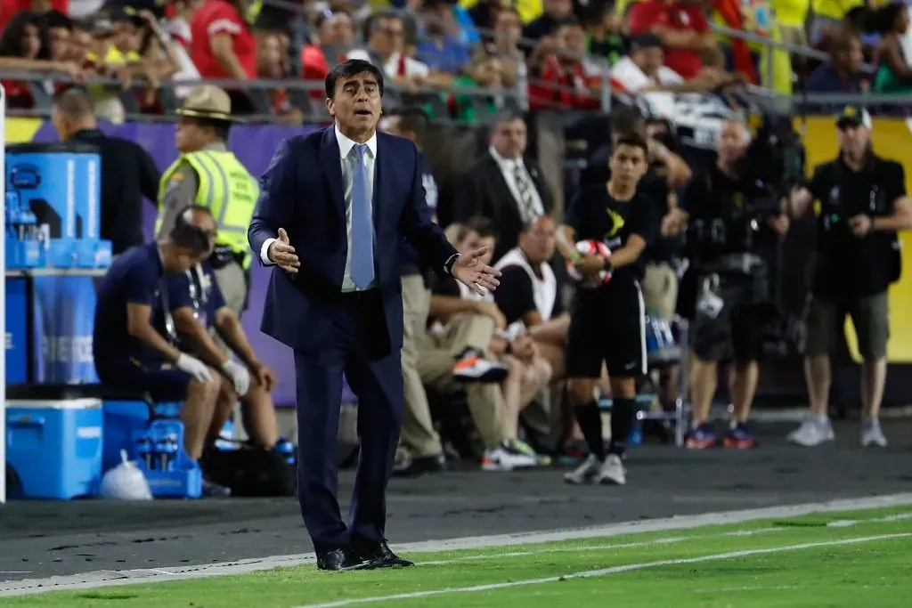 Gustavo Quinteros dirigiendo a la Selección de Ecuador en Copa América. (Foto: Getty).
