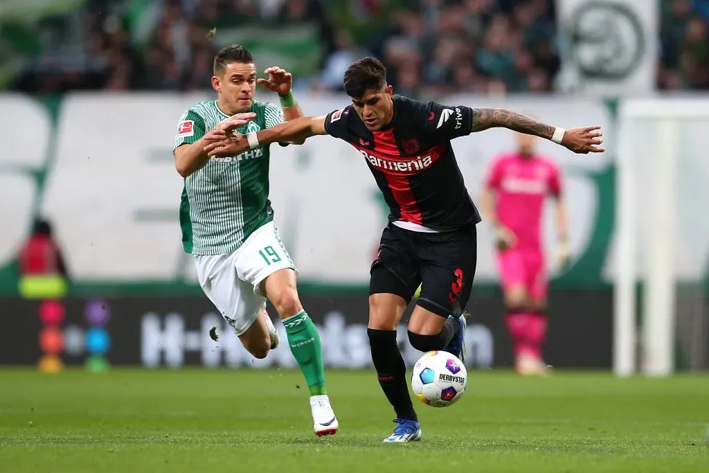 Este fue el segundo partido consecutivo como titular para Piero Hincapié en la actual temporada de la Bundesliga. (Foto: GettyImages)