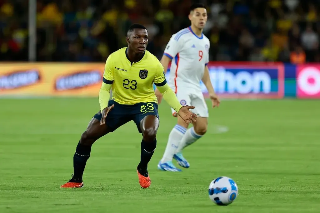 Moisés Caicedo jugó los 180 minutos con Ecuador en las Eliminatorias, los últimos 90 en la altura de Quito. (Foto: GettyImages)